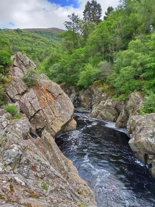 Riverside Lodge In Killiecrankie Bridge of Tilt Exterior photo